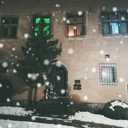 Gothic House Apartments Кремница Екстериор снимка