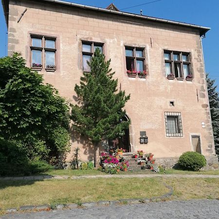 Gothic House Apartments Кремница Екстериор снимка
