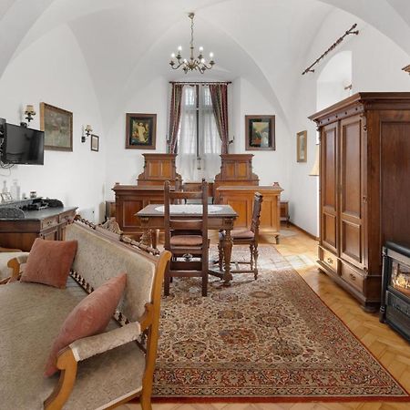 Gothic House Apartments Кремница Екстериор снимка