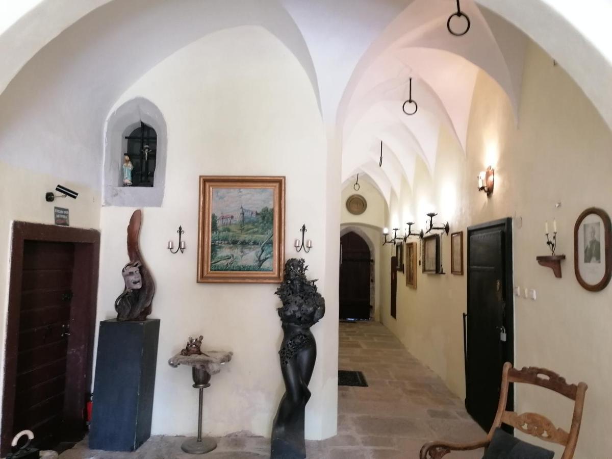 Gothic House Apartments Кремница Екстериор снимка