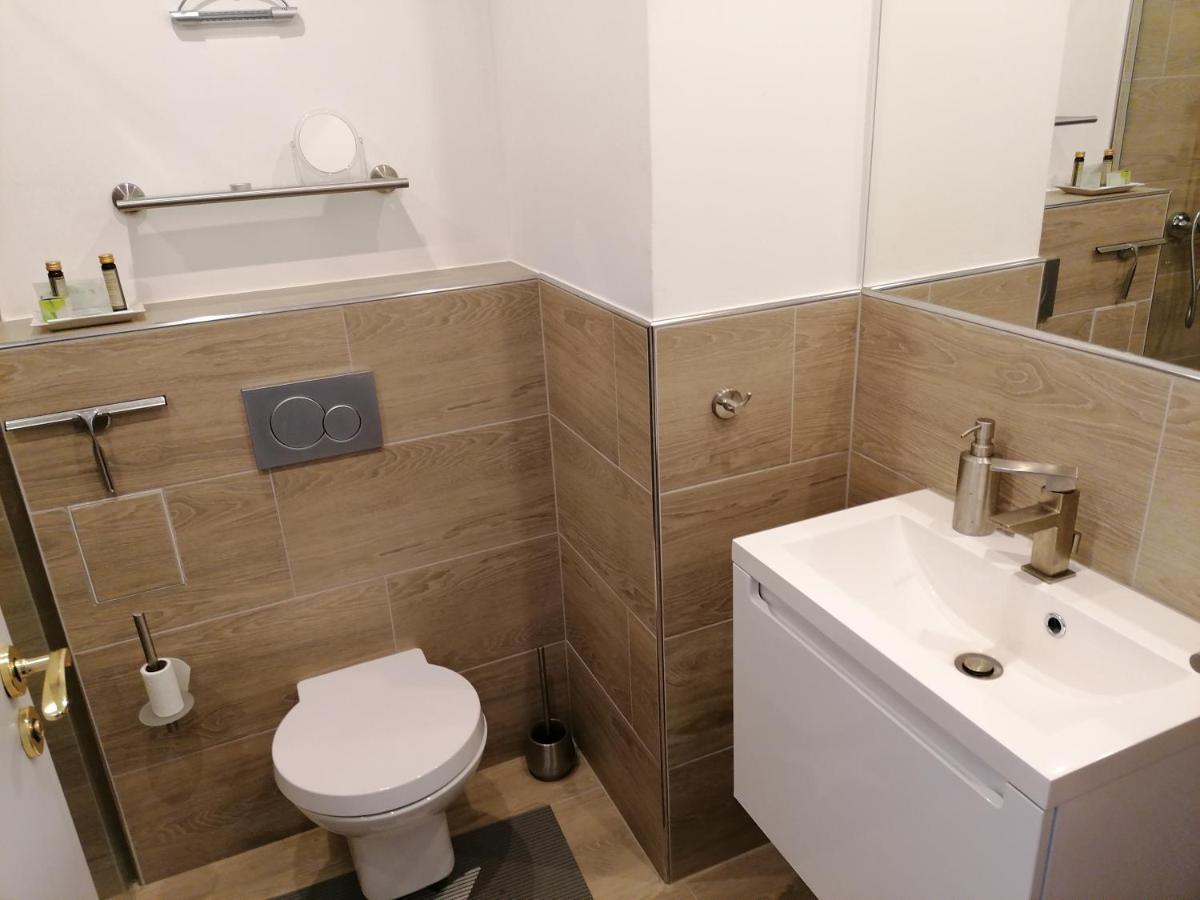 Gothic House Apartments Кремница Екстериор снимка