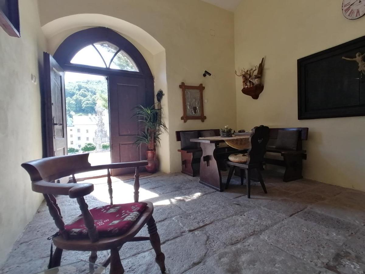 Gothic House Apartments Кремница Екстериор снимка