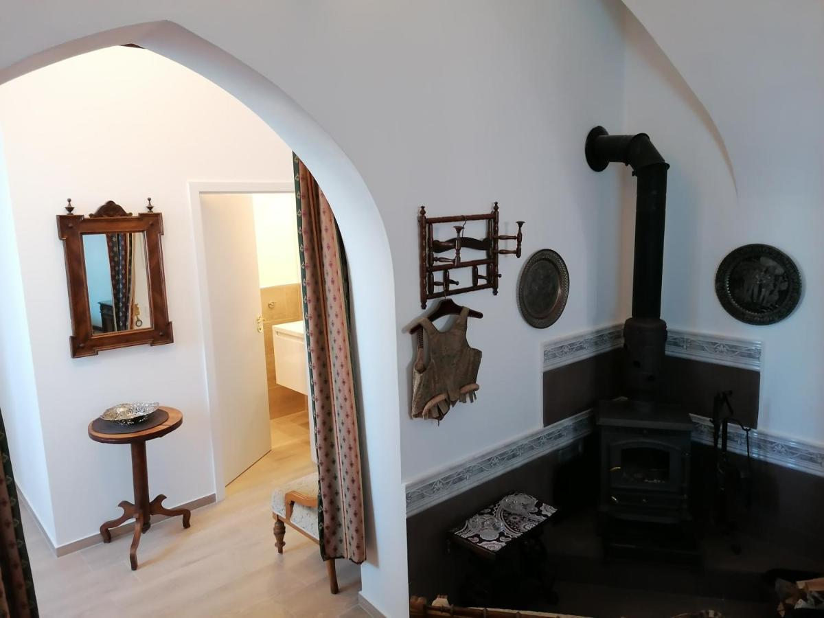 Gothic House Apartments Кремница Екстериор снимка