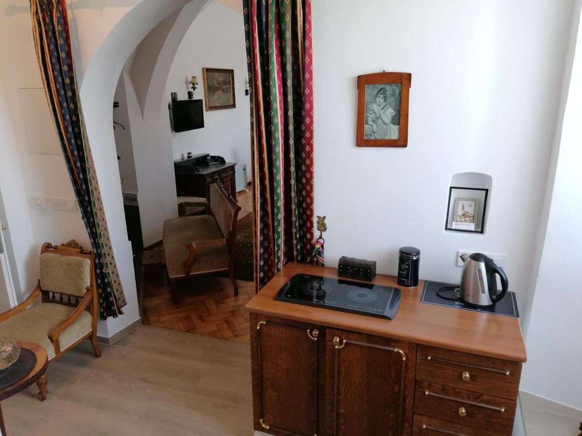 Gothic House Apartments Кремница Екстериор снимка