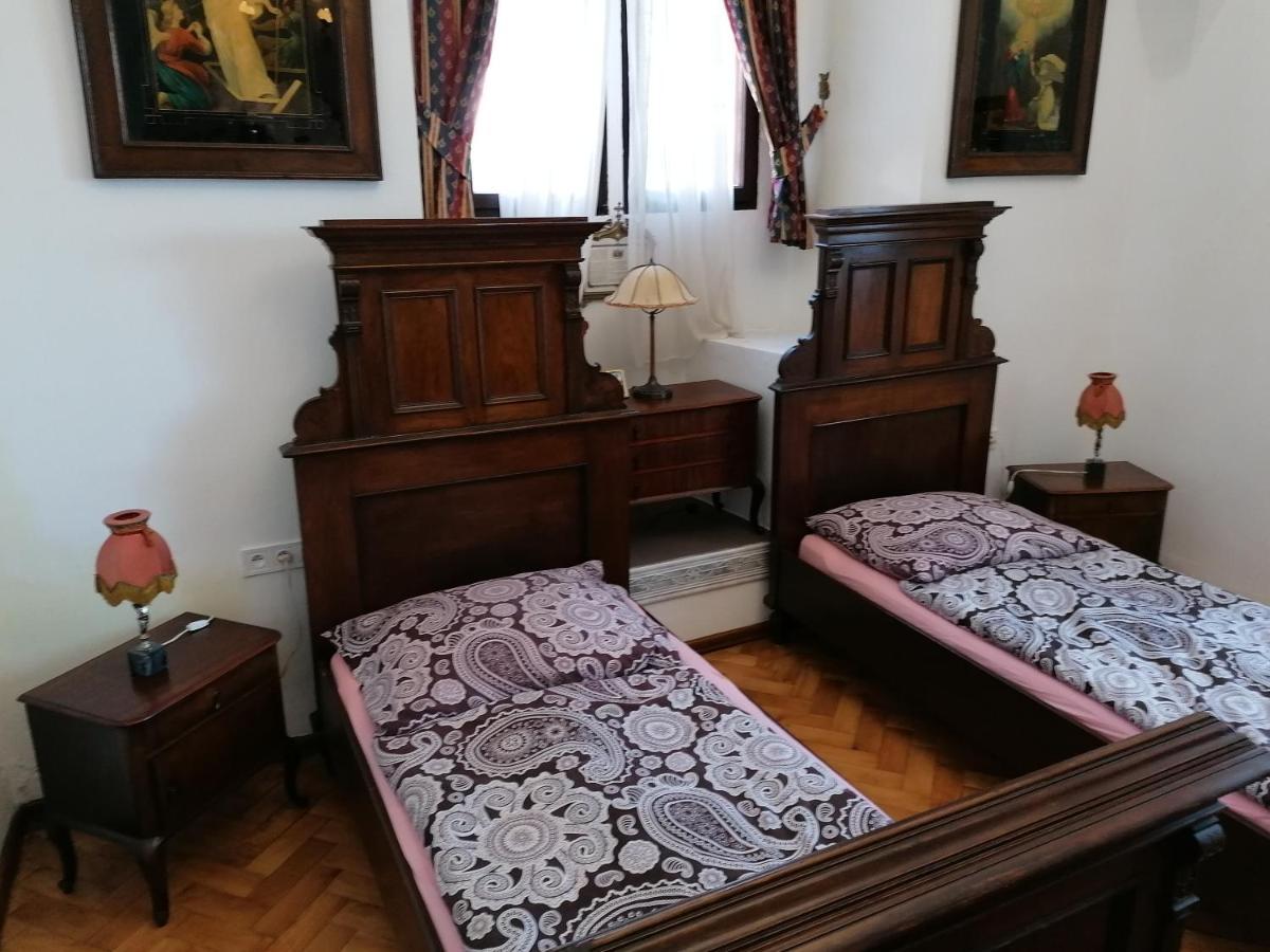 Gothic House Apartments Кремница Екстериор снимка