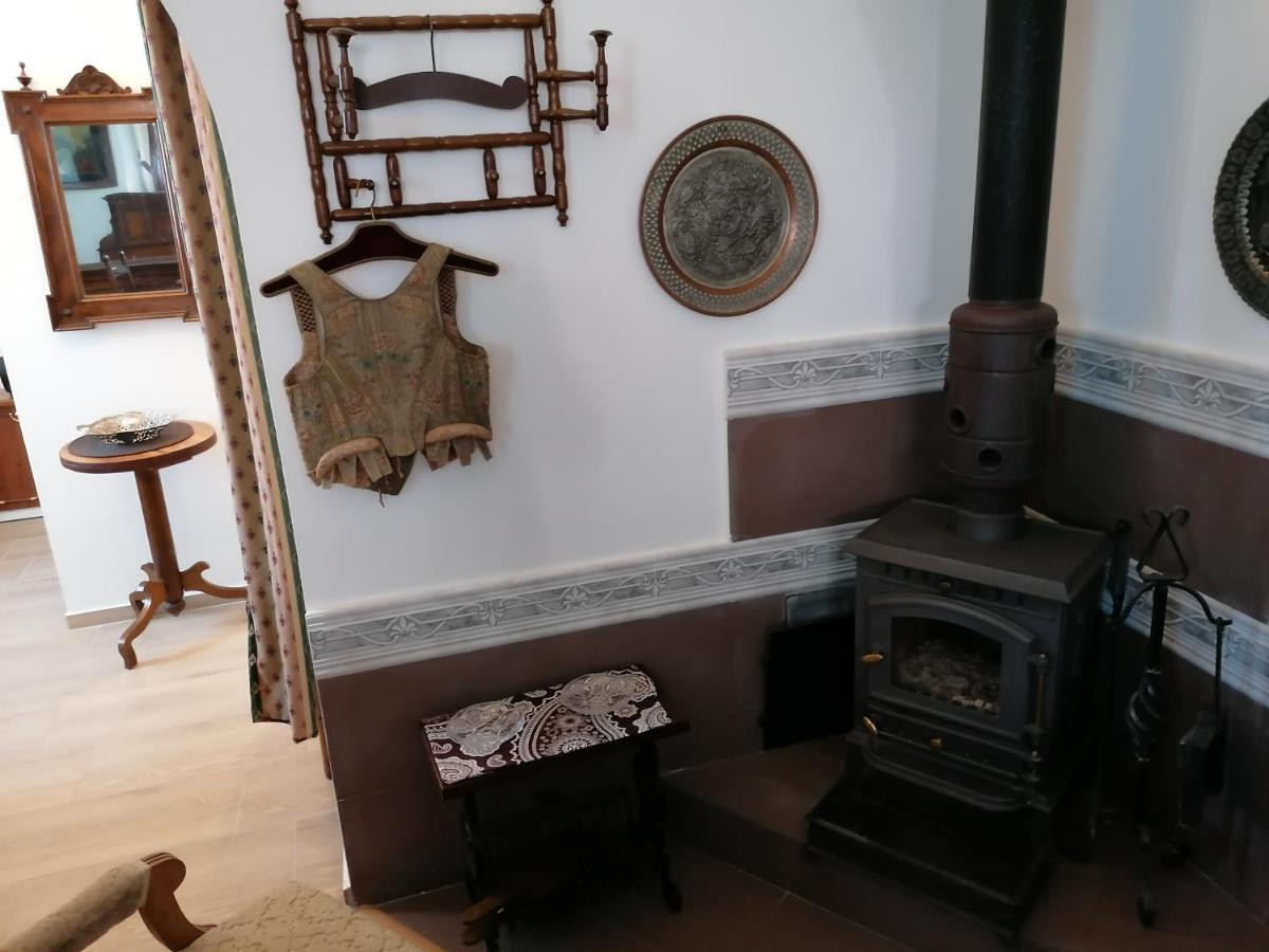 Gothic House Apartments Кремница Екстериор снимка