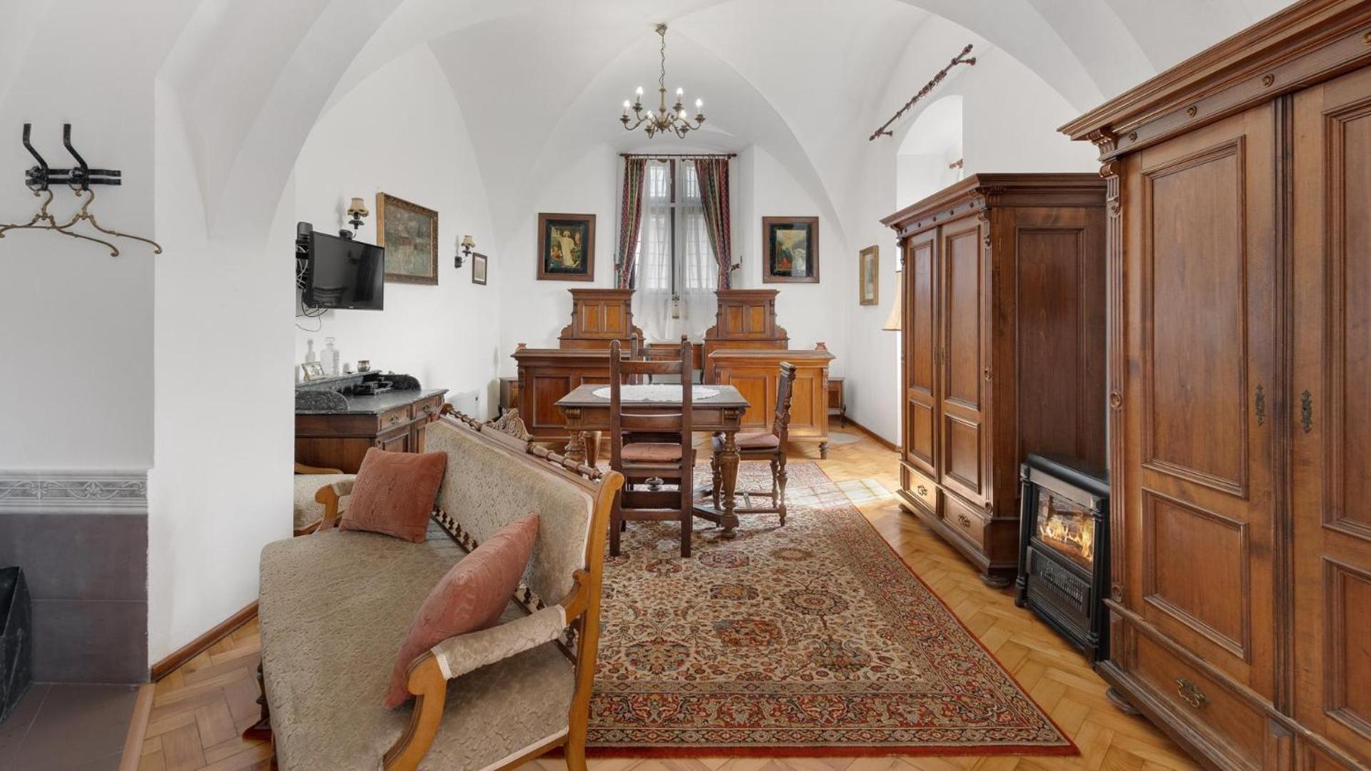 Gothic House Apartments Кремница Екстериор снимка