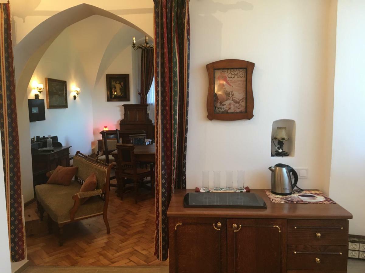 Gothic House Apartments Кремница Екстериор снимка