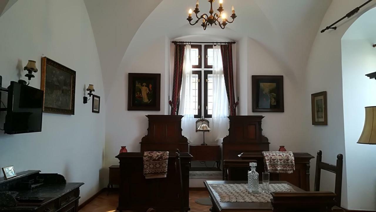 Gothic House Apartments Кремница Екстериор снимка