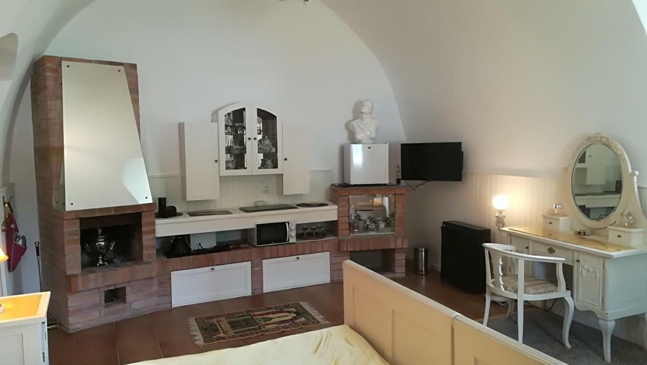 Gothic House Apartments Кремница Екстериор снимка