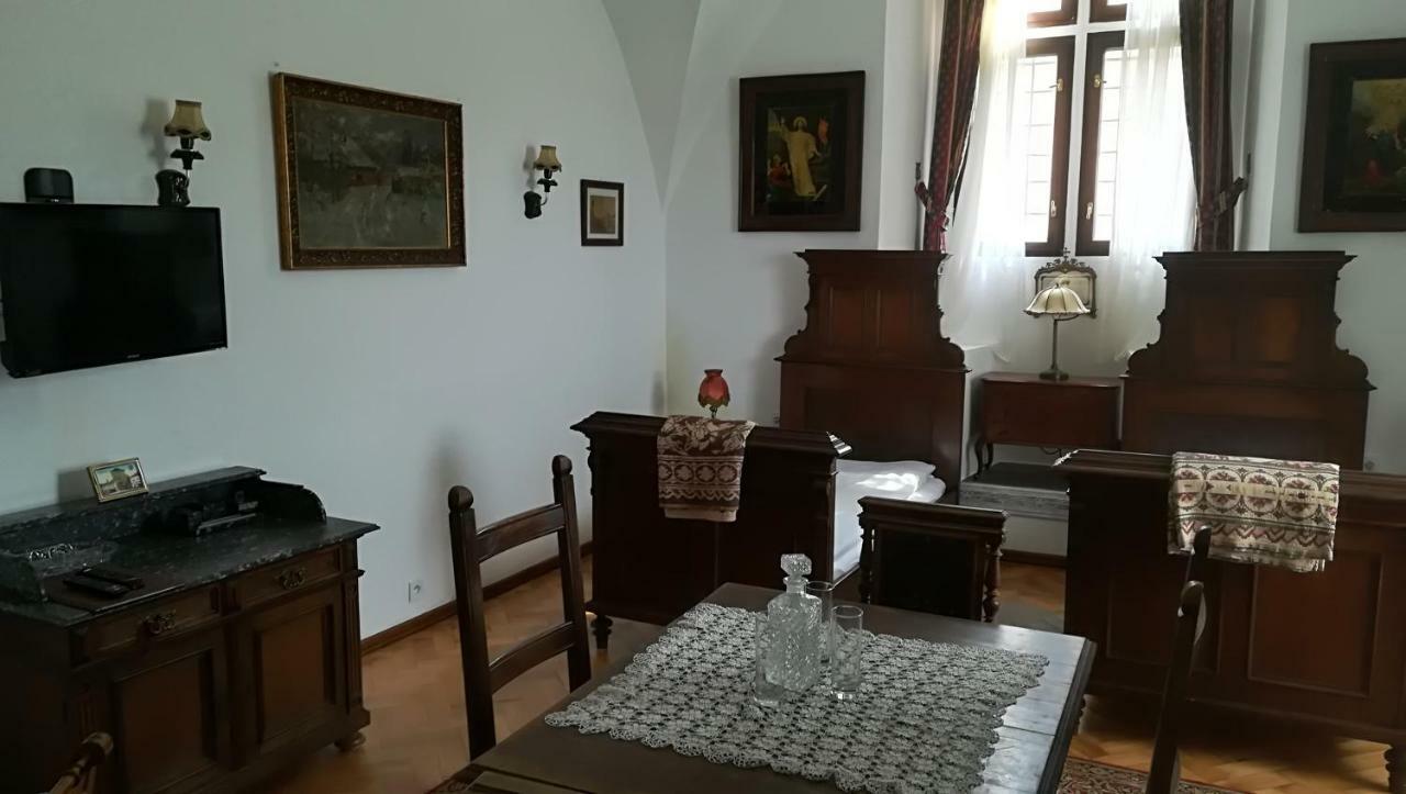 Gothic House Apartments Кремница Екстериор снимка